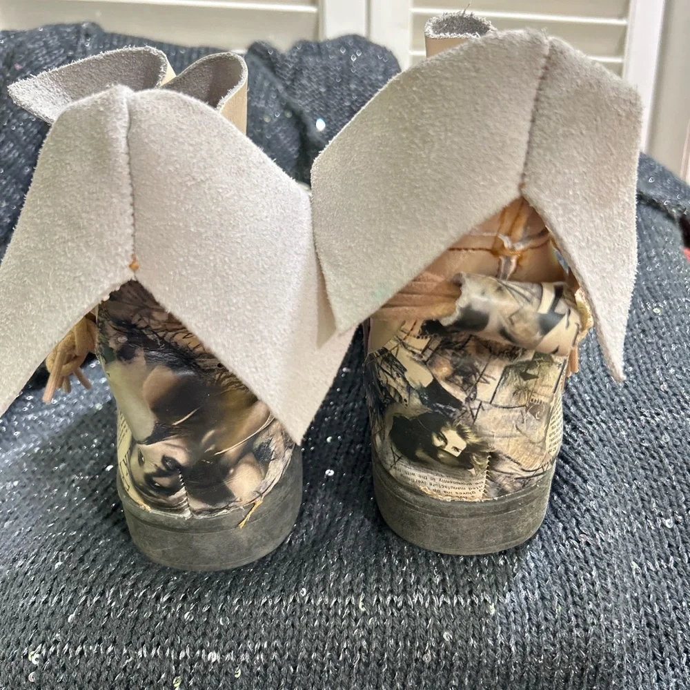 TMA Eyes Beige Newspaper-Print Leather Ankle Boots - Picture 7 of 14